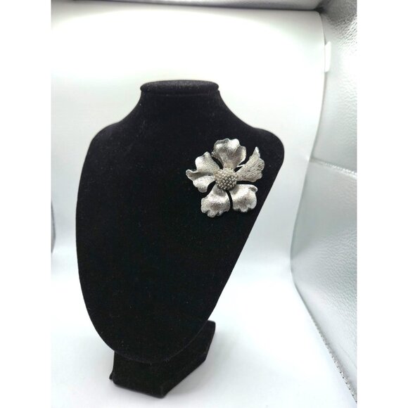 Vintage Boucher Signed Silver Dogwood Flower Brooch Pin Textured 1960s - Picture 5 of 5